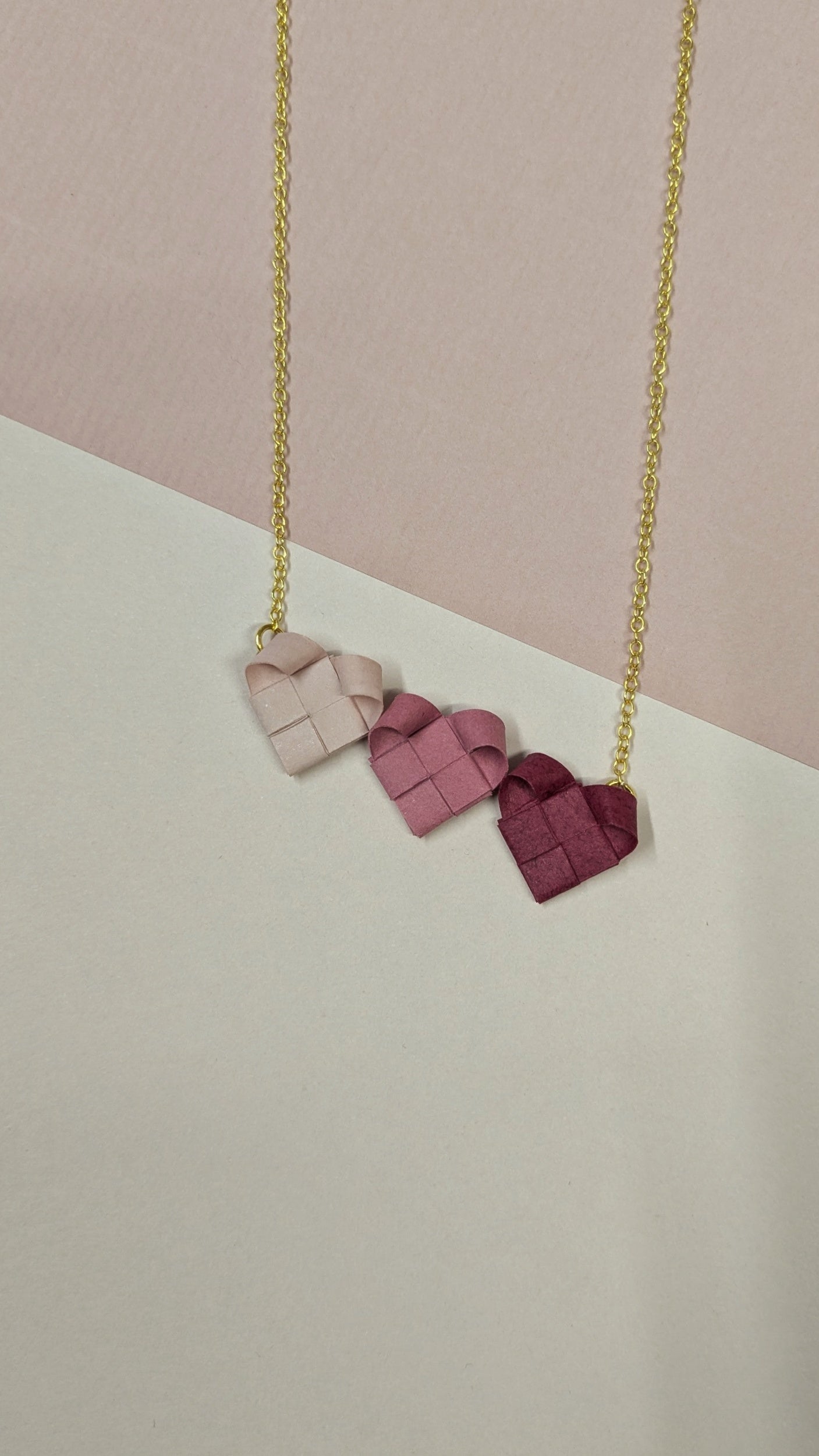 Halsband "INTRECCI" - 3 hjärtan