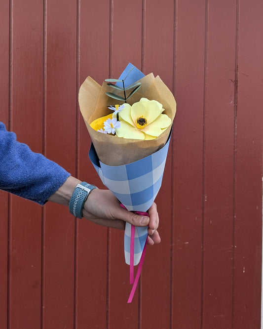 Mini Bouquet with Butterfly Ranunculus