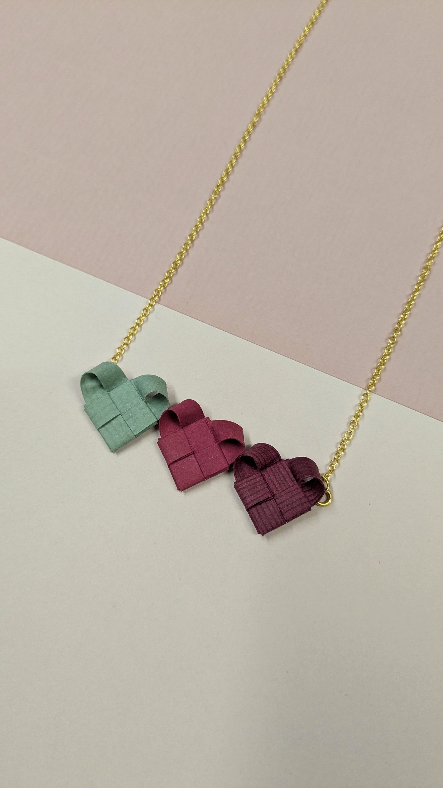 Halsband "INTRECCI" - 3 hjärtan